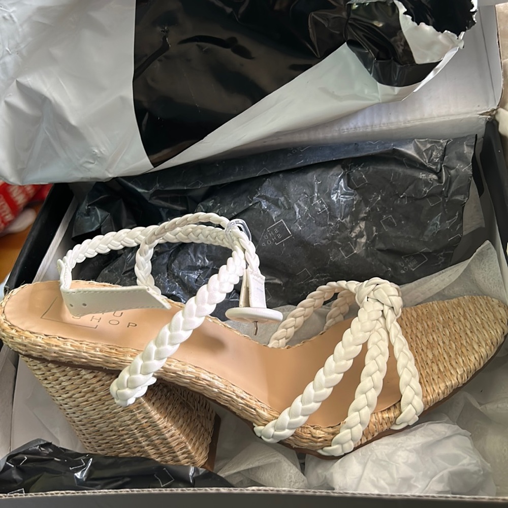 Braided straw sandal in white